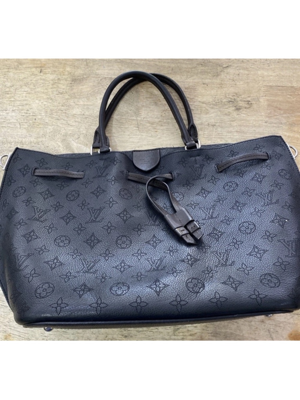 Louis Vuitton Girolata Handbag Mahina Leather Magnolia Purse Bucket Shoulder